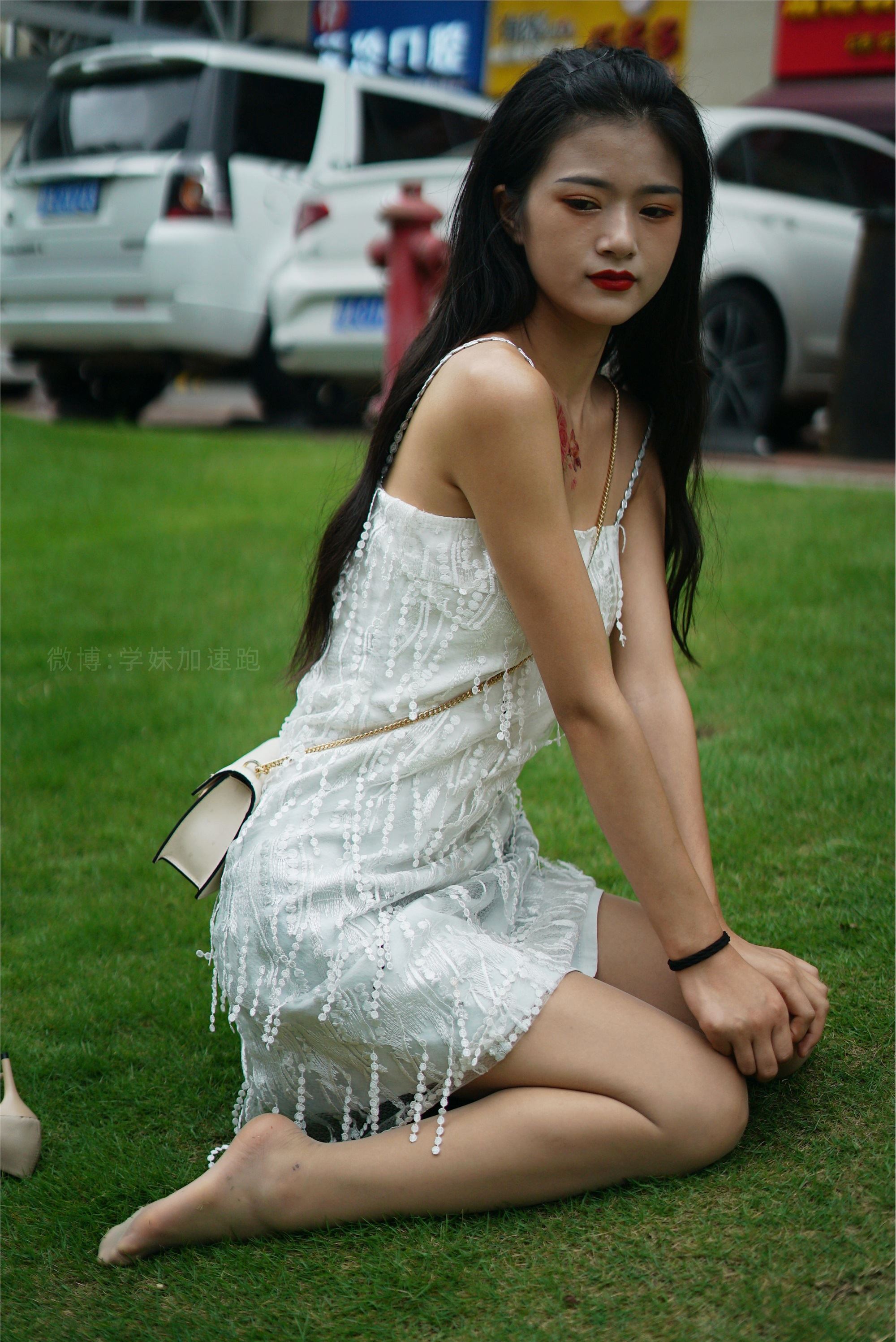 学妹加速跑 XM079《草地上的绿茶jio-鹿酱》